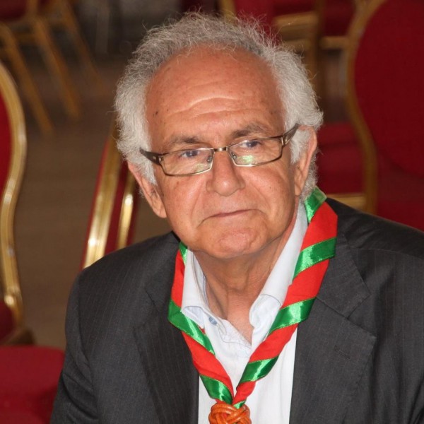 حوار مع المؤلف والناقد المسرحي عبدالكريم برشيد
