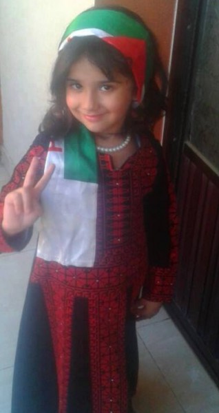 طفلتي بالثوب الفلسطيني ورسالة محبة للملايين بقلم لانا علاء الدين
