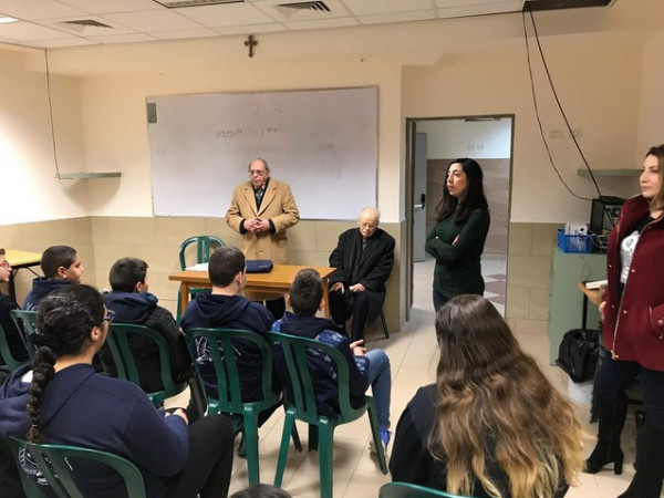 الشاعر سيمون عيلوطي يحاضر في مدرسة الفرنسيسكان في الناصرة