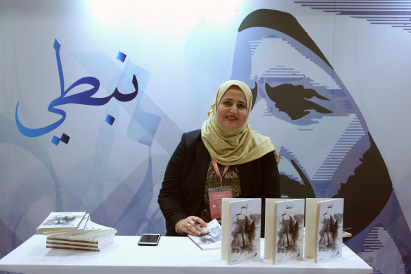 نجاة الفارس توقع ديوانها الشعري "أرملة أمير" بمعرض أبوظبي الدولي للكتاب