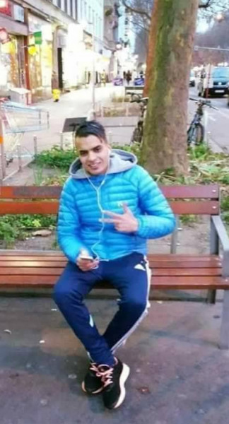 دموع بحجم الجحيم تتلألأ في مآق هرمة بقلم: محمد المحسن دموع بحجم الجحيم تتلألأ في مآق هرمة بقلم: محمد المحسن