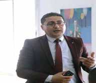 قمرٌ.. وجسد مظلم بقلم: أ. علاء عثمان أبو جحجوح